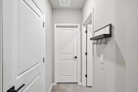 Entry Way - 10119 Daybreak Gln, Parrish, FL 34219 photo 6 of 7