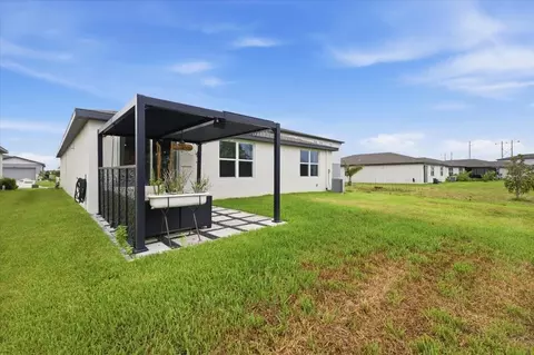 Exterior - 10119 Daybreak Gln, Parrish, FL 34219 photo 4 of 7