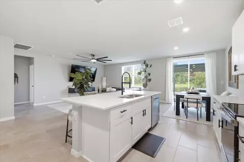 Kitchen - 10119 Daybreak Gln, Parrish, FL 34219 photo 3 of 7