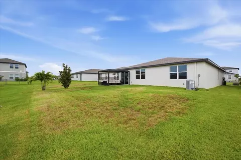 Exterior - 10119 Daybreak Gln, Parrish, FL 34219 photo 6 of 7