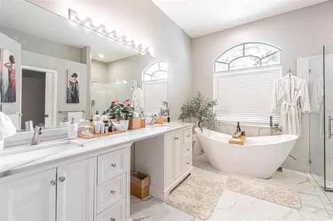 Bath - 2409 Fox Forest Dr, Lutz, FL 33549 photo 1 of 5