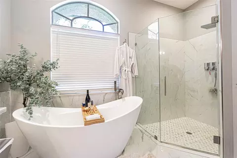 Bath - 2409 Fox Forest Dr, Lutz, FL 33549 photo 2 of 5