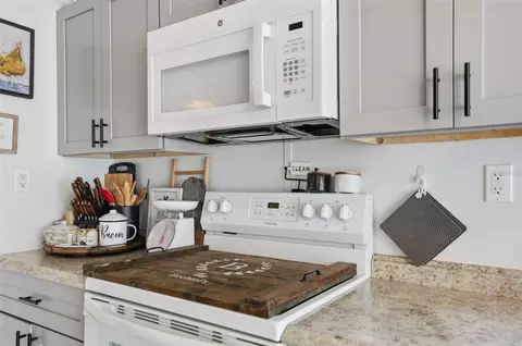 Kitchen - 17539 Edwin Ter, Hudson, FL 34667 photo 3 of 4