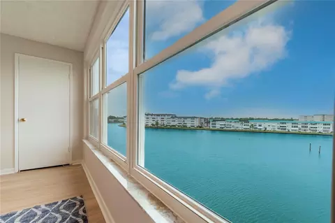 5925 Shore Blvd S #405, Gulfport, FL 33707