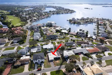 6613 Blue Heron Dr S, Saint Petersburg, FL 33707