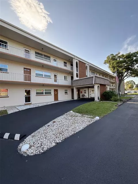 5880 38th Ave N #206, Saint Petersburg, FL 33710