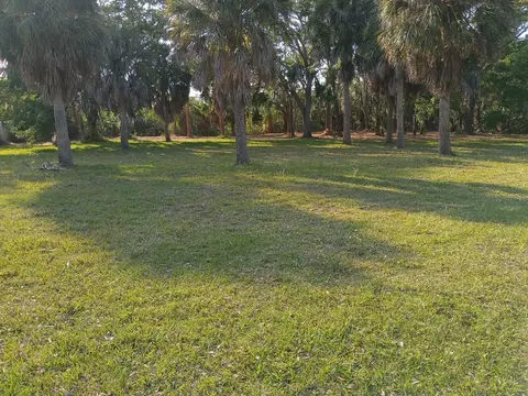 145 Th Ln, Largo, FL 33774 photo 3