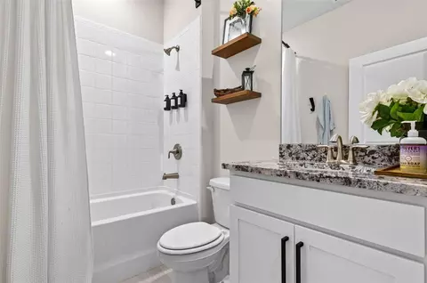 Bath - 12473 Dora Trl, Parrish, FL 34219 photo 2 of 4