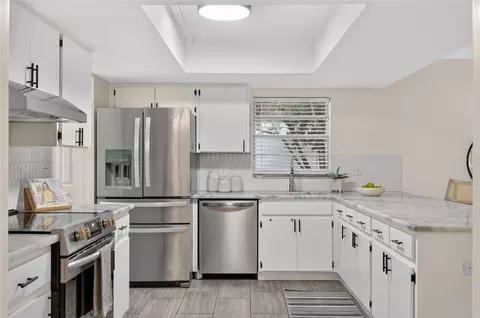 Kitchen - 724 Isleton Dr, Brandon, FL 33511 photo 7 of 7