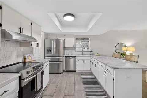 Kitchen - 724 Isleton Dr, Brandon, FL 33511 photo 3 of 7
