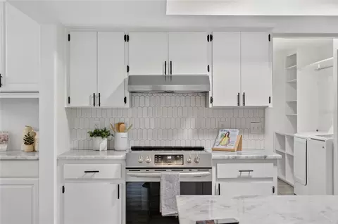 Kitchen - 724 Isleton Dr, Brandon, FL 33511 photo 4 of 7