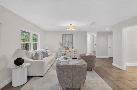 Living - 724 Isleton Dr, Brandon, FL 33511 photo 3 of 10