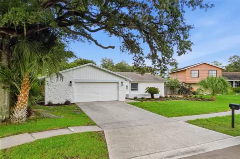 Exterior - 724 Isleton Dr, Brandon, FL 33511 photo 3 of 11
