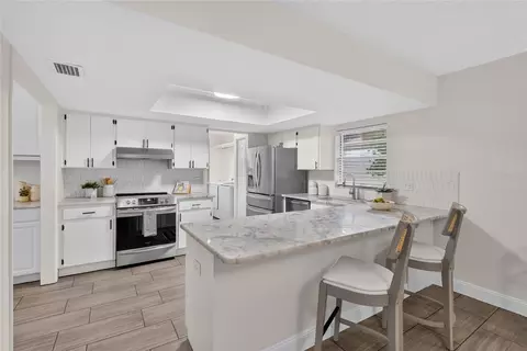 Kitchen - 724 Isleton Dr, Brandon, FL 33511 photo 2 of 7