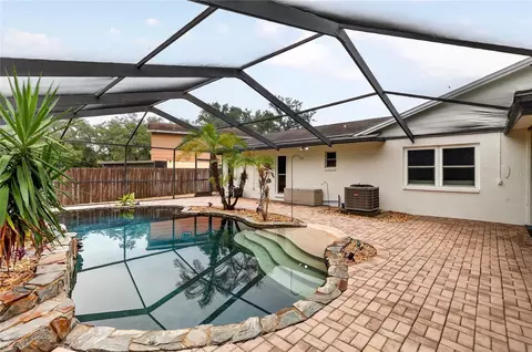 Exterior - 724 Isleton Dr, Brandon, FL 33511 photo 7 of 11