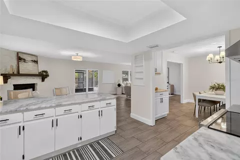 Kitchen - 724 Isleton Dr, Brandon, FL 33511 photo 5 of 7