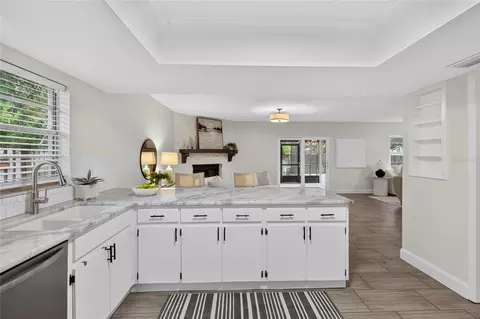 Kitchen - 724 Isleton Dr, Brandon, FL 33511 photo 6 of 7