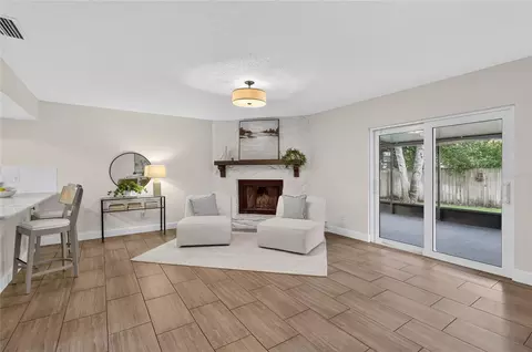 Living - 724 Isleton Dr, Brandon, FL 33511 photo 8 of 10