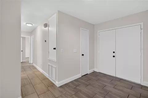 Entry Way - 724 Isleton Dr, Brandon, FL 33511 photo 4 of 6