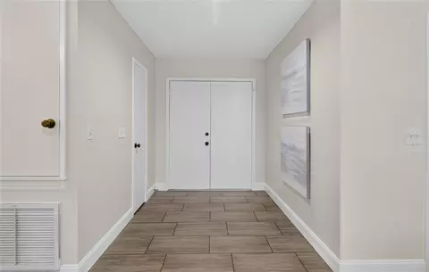 Entry Way - 724 Isleton Dr, Brandon, FL 33511 photo 2 of 6