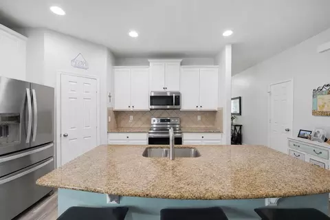 Kitchen - 2814 Maple Brook Loop, Lutz, FL 33558 photo 3 of 3