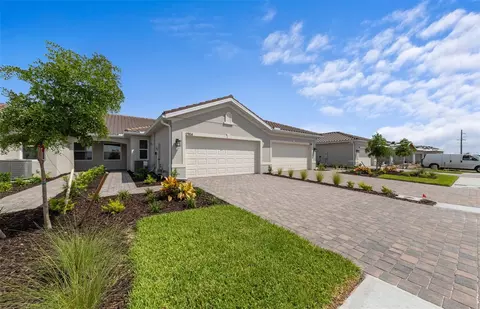 27104 Clam Shell Ct, Englewood, FL 34223