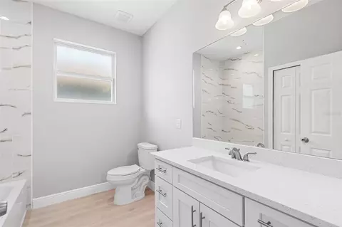 Bath - 2519 Avenue E SW, Winter Haven, FL 33880 photo 4 of 4