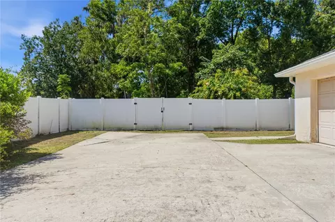 Exterior - 3944 NE 7th St, Ocala, FL 34470 photo 3 of 9