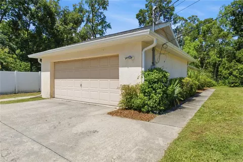Exterior - 3944 NE 7th St, Ocala, FL 34470 photo 4 of 9