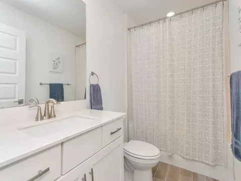 Bath - 7008 Norris Landing Pl, Parrish, FL 34219 photo 4 of 7