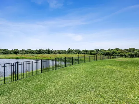 Exterior - 7008 Norris Landing Pl, Parrish, FL 34219 photo 3 of 10
