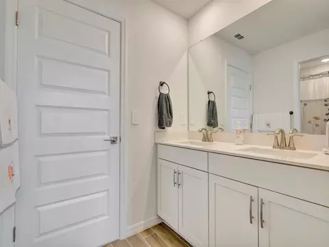 Bath - 7008 Norris Landing Pl, Parrish, FL 34219 photo 3 of 7