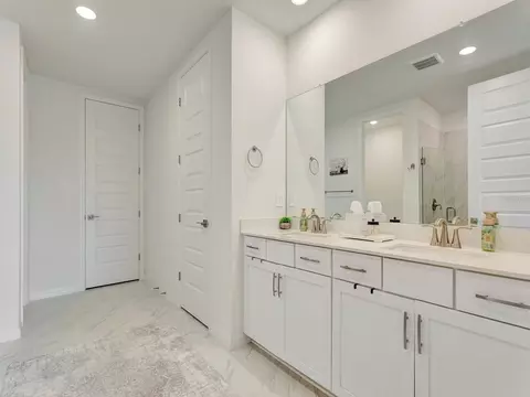 Bath - 7008 Norris Landing Pl, Parrish, FL 34219 photo 2 of 7