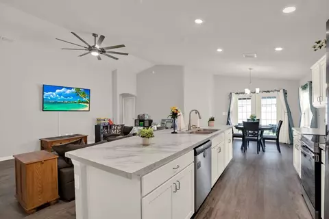 Kitchen - 117 Eagle Summit Dr, Ruskin, FL 33570 photo 4 of 4