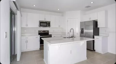 Kitchen - 13317 Commons Ave, Parrish, FL 34219 photo 2 of 3