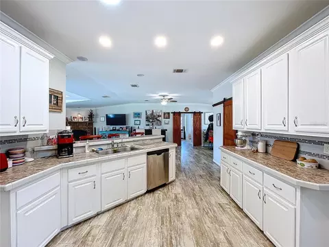 Kitchen - 14890 Cr 757, Webster, FL 33597 photo 9 of 12