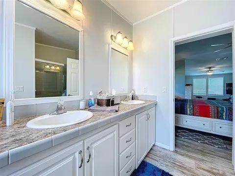 Bath - 14890 Cr 757, Webster, FL 33597 photo 1 of 7