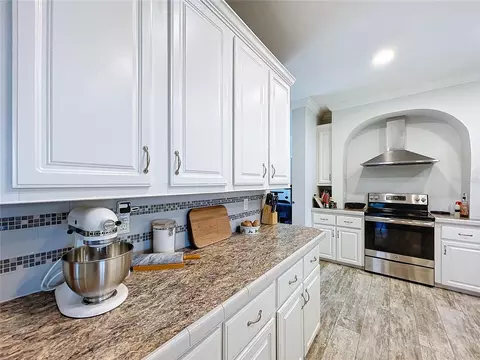 Kitchen - 14890 Cr 757, Webster, FL 33597 photo 7 of 12