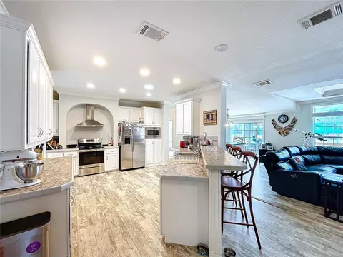 Kitchen - 14890 Cr 757, Webster, FL 33597 photo 3 of 12