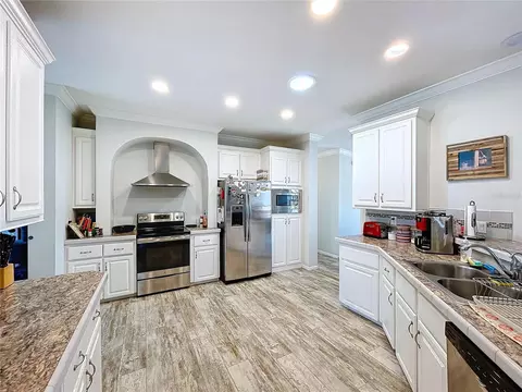 Kitchen - 14890 Cr 757, Webster, FL 33597 photo 4 of 12