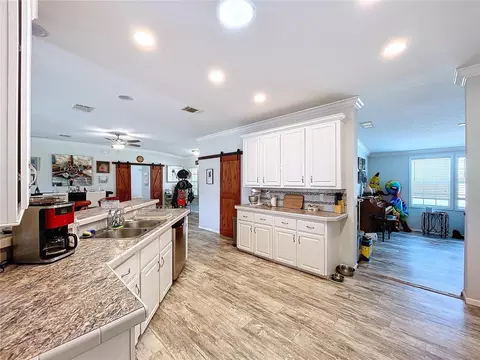Kitchen - 14890 Cr 757, Webster, FL 33597 photo 10 of 12