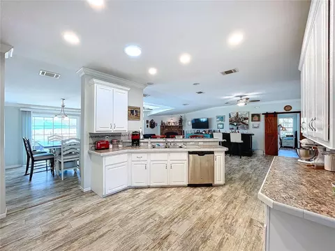 Kitchen - 14890 Cr 757, Webster, FL 33597 photo 11 of 12