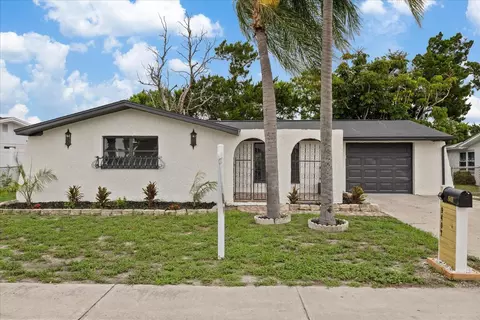 9401 Glen Moor Ln, Port Richey, FL 34668