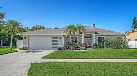 5101 Sunnydale Cir N, Sarasota, FL 34233