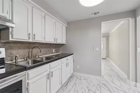 Entry Way - 1614 E Maple Ave, Tampa, FL 33604 photo 3 of 6