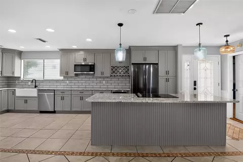 Kitchen - 408 Palm Ave, Ormond Beach, FL 32174 photo 3 of 8