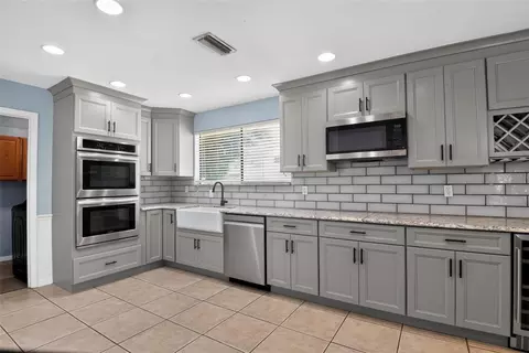 Kitchen - 408 Palm Ave, Ormond Beach, FL 32174 photo 5 of 8