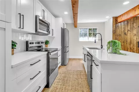 Kitchen - 16123 E Lake Burrell Dr, Lutz, FL 33549 photo 5 of 5