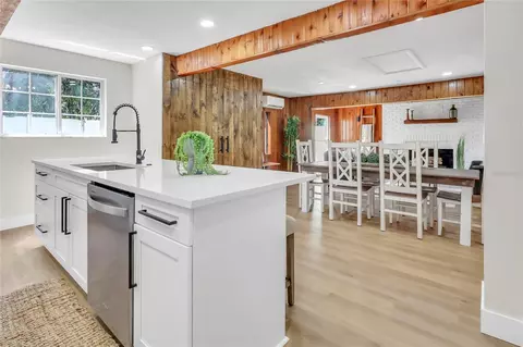 Kitchen - 16123 E Lake Burrell Dr, Lutz, FL 33549 photo 4 of 5