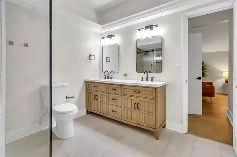 Bath - 16123 E Lake Burrell Dr, Lutz, FL 33549 photo 3 of 7